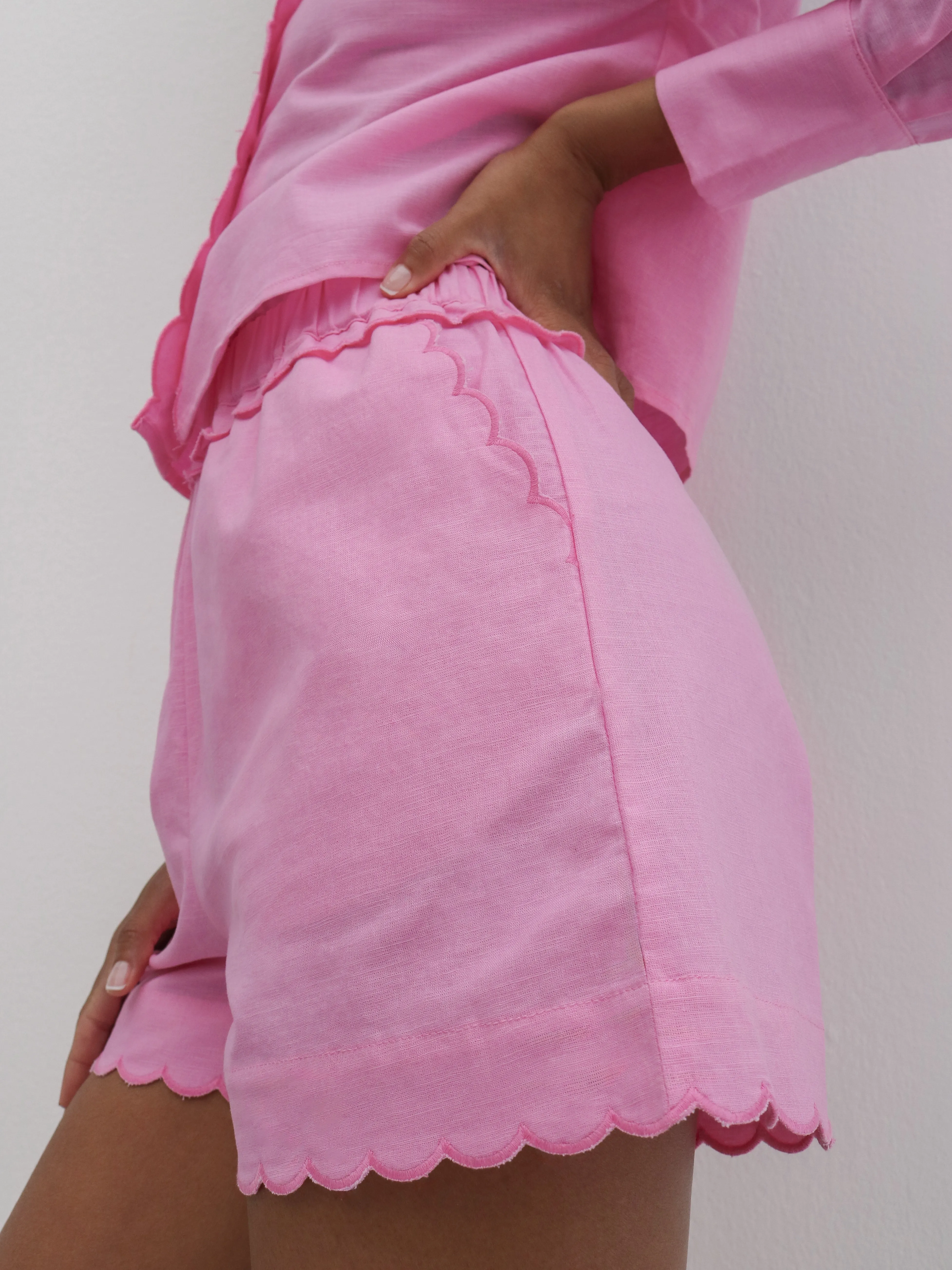 Aveline Scalloped Detail Linen Shorts | Orchid Pink