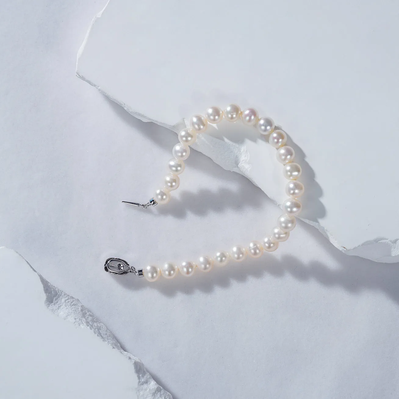 Brilliant Lustre White Freshwater Pearl Bracelet WB00184