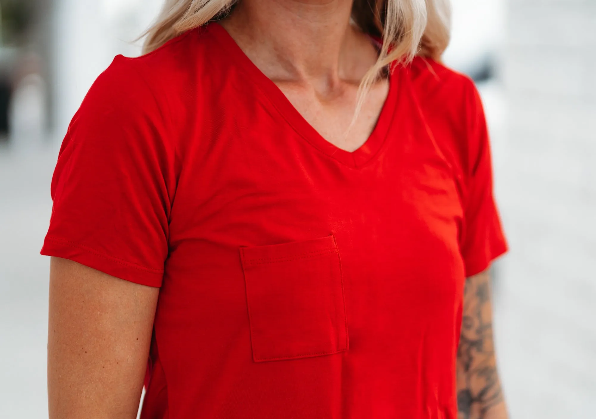 MAMA V-NECK- Red