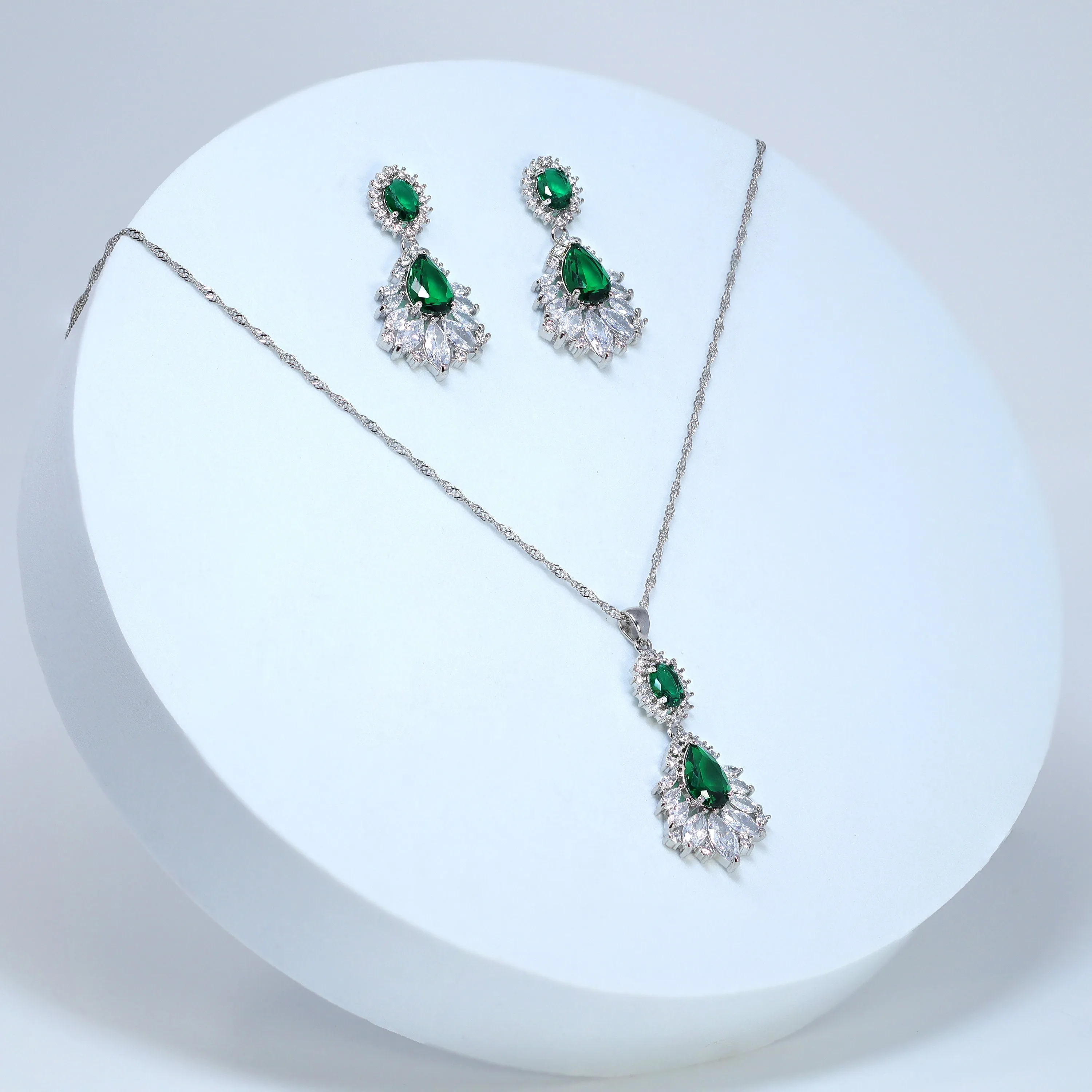 Swarovski Crystal Emerald Green Silver Floral Drop Elegant Pendant Necklace set, Gift for her, Bride Necklace, Wedding Necklace Set Cz